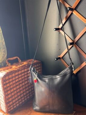 Vintage Coach Legacy Slim Duffle Bag - Style - 9188. ( 2002)